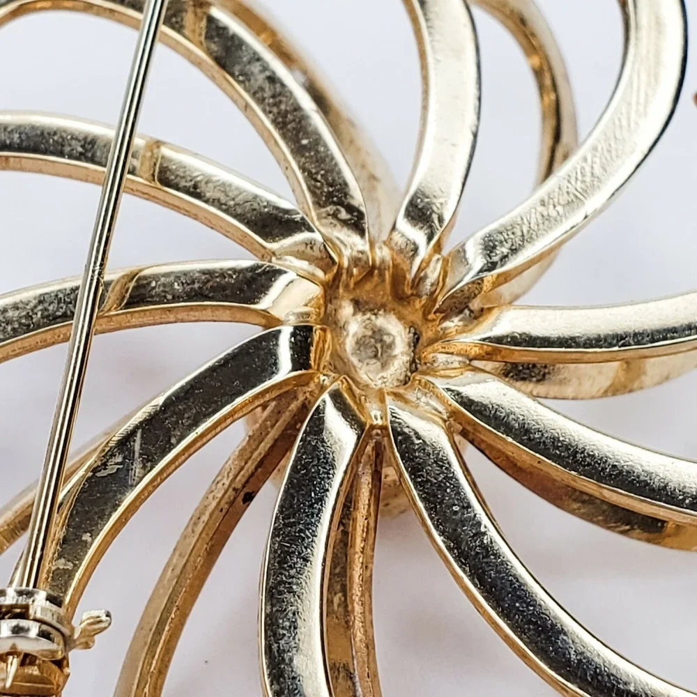Vintage Large Gold Toned Swirl Flower Brooch Pin Fun Design